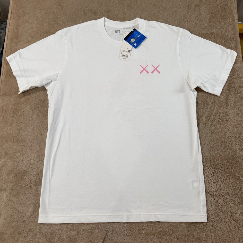 Uniqlo UT x KAWS Limited Graphic T-Shirt Mens Large White Pink Stretch NEW DM